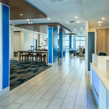 Holiday Inn Express & Suites - Medford By Ihg Exteriör bild