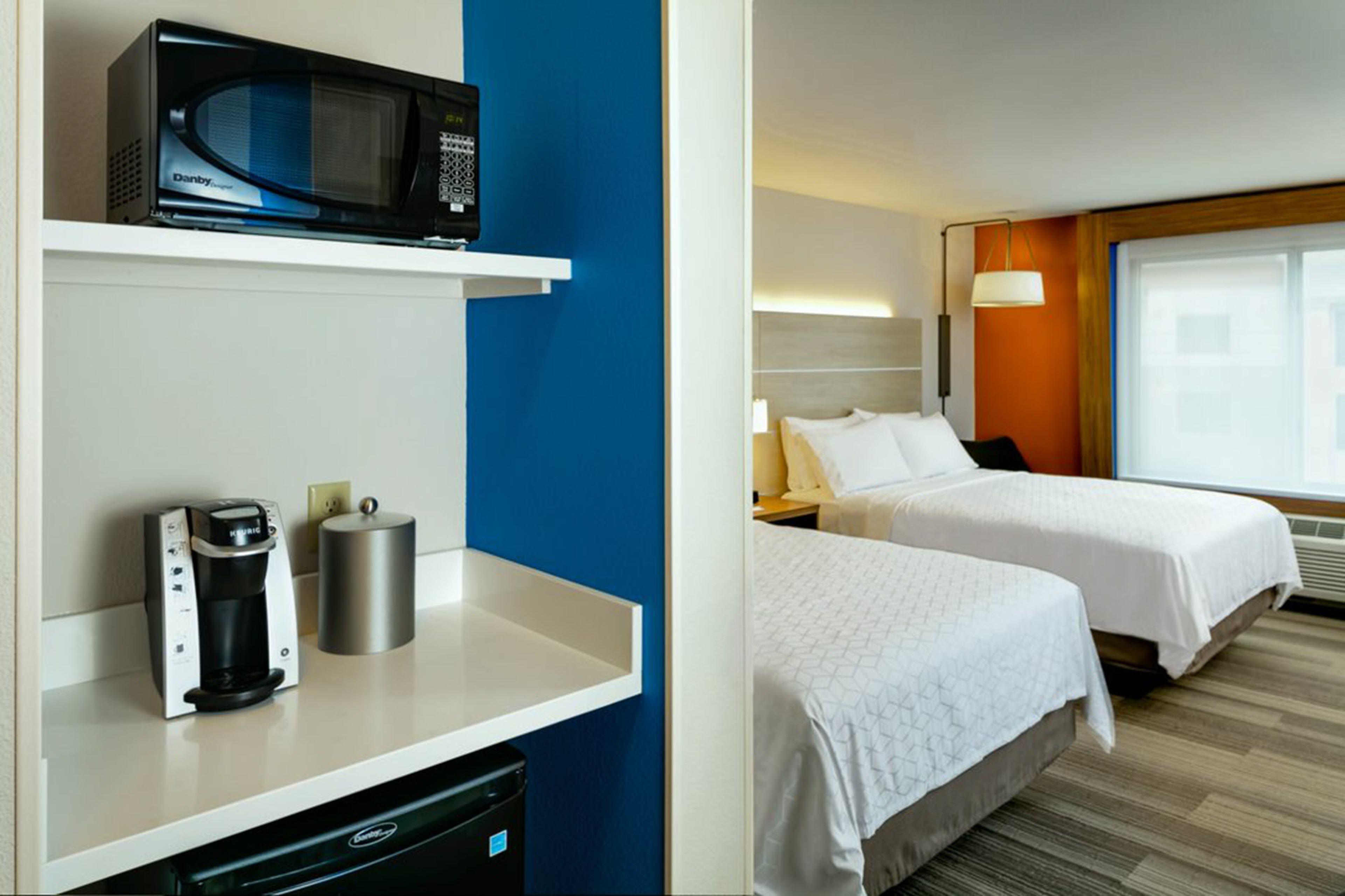 Holiday Inn Express & Suites - Medford By Ihg Exteriör bild