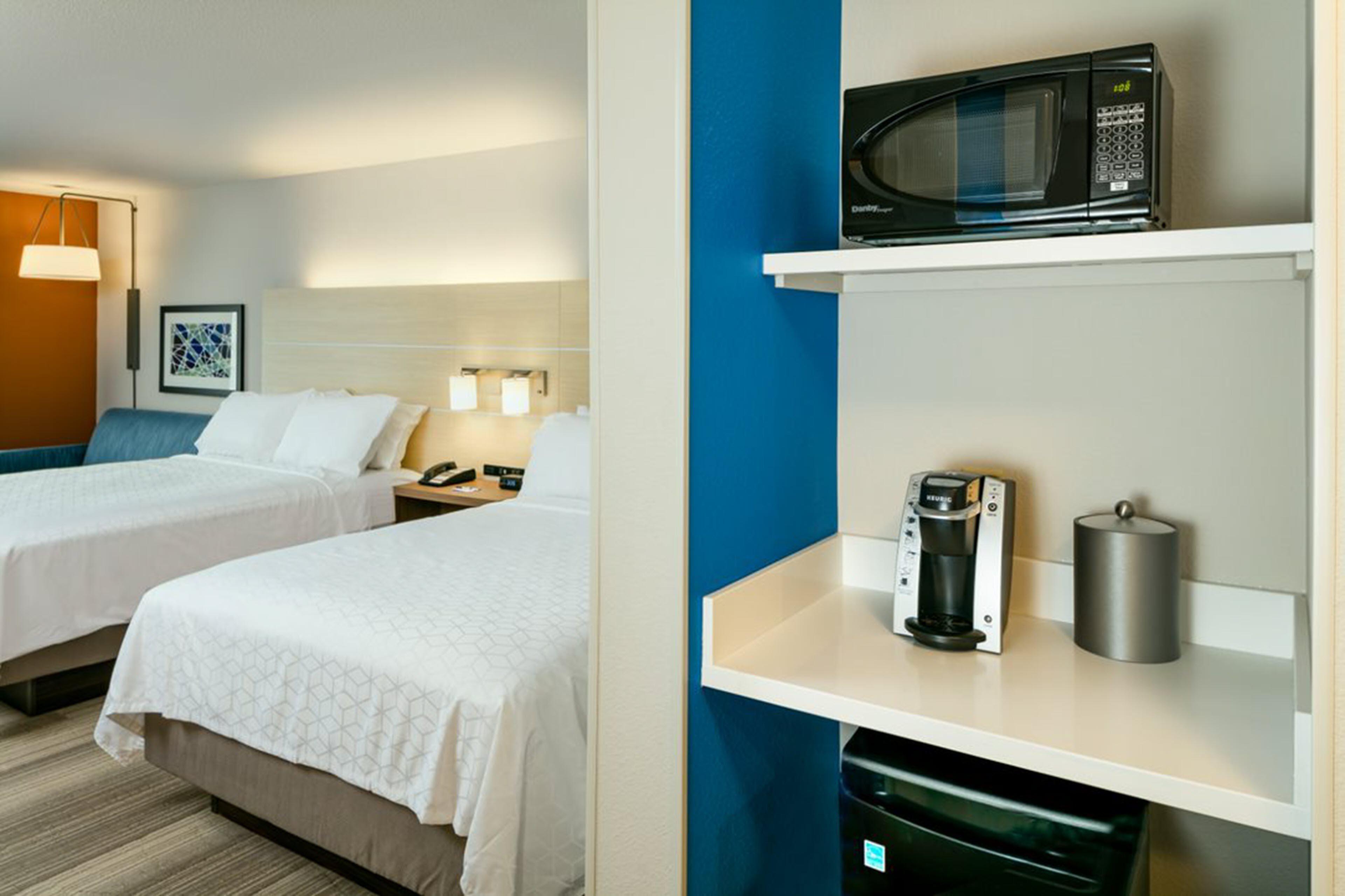Holiday Inn Express & Suites - Medford By Ihg Exteriör bild