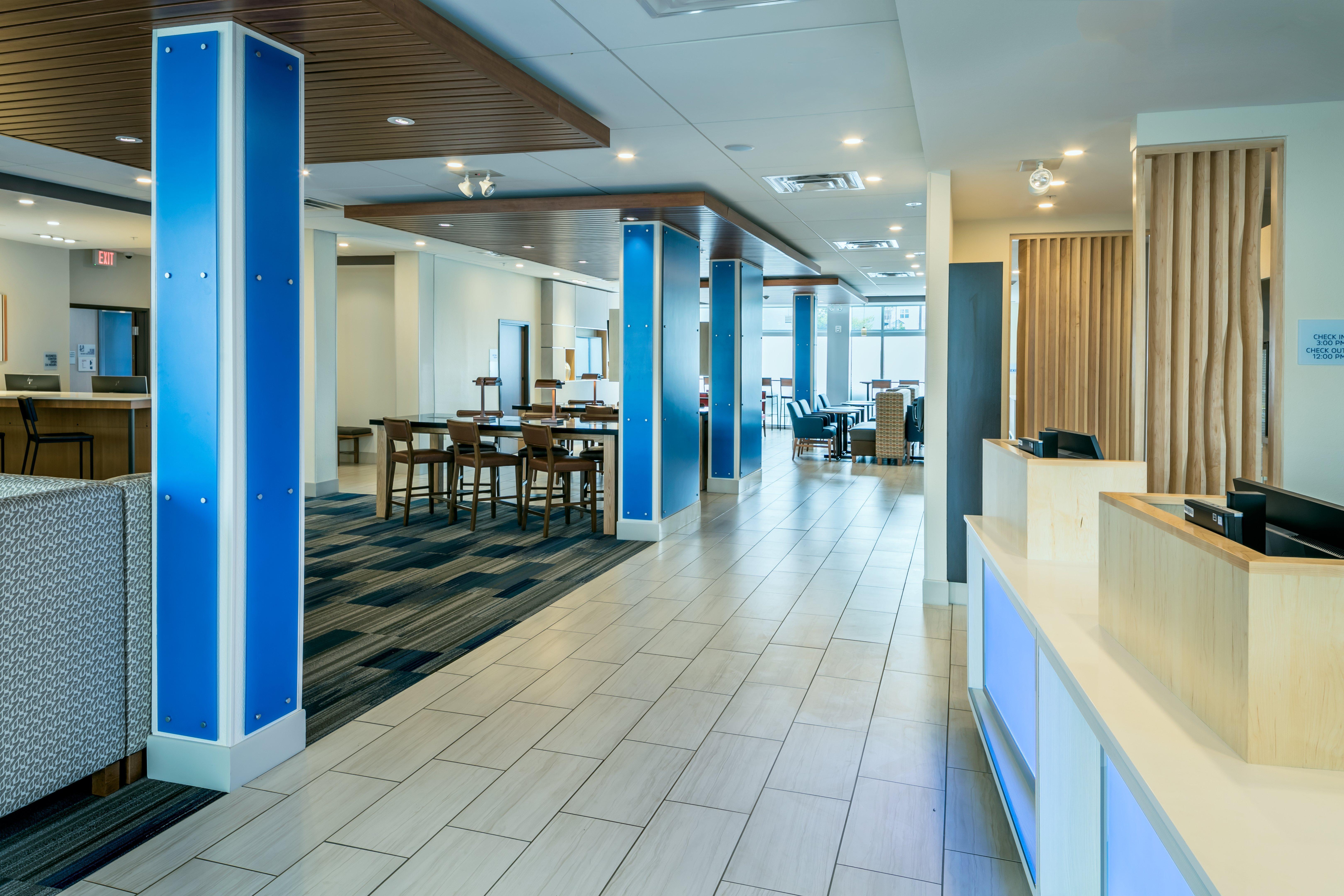 Holiday Inn Express & Suites - Medford By Ihg Exteriör bild