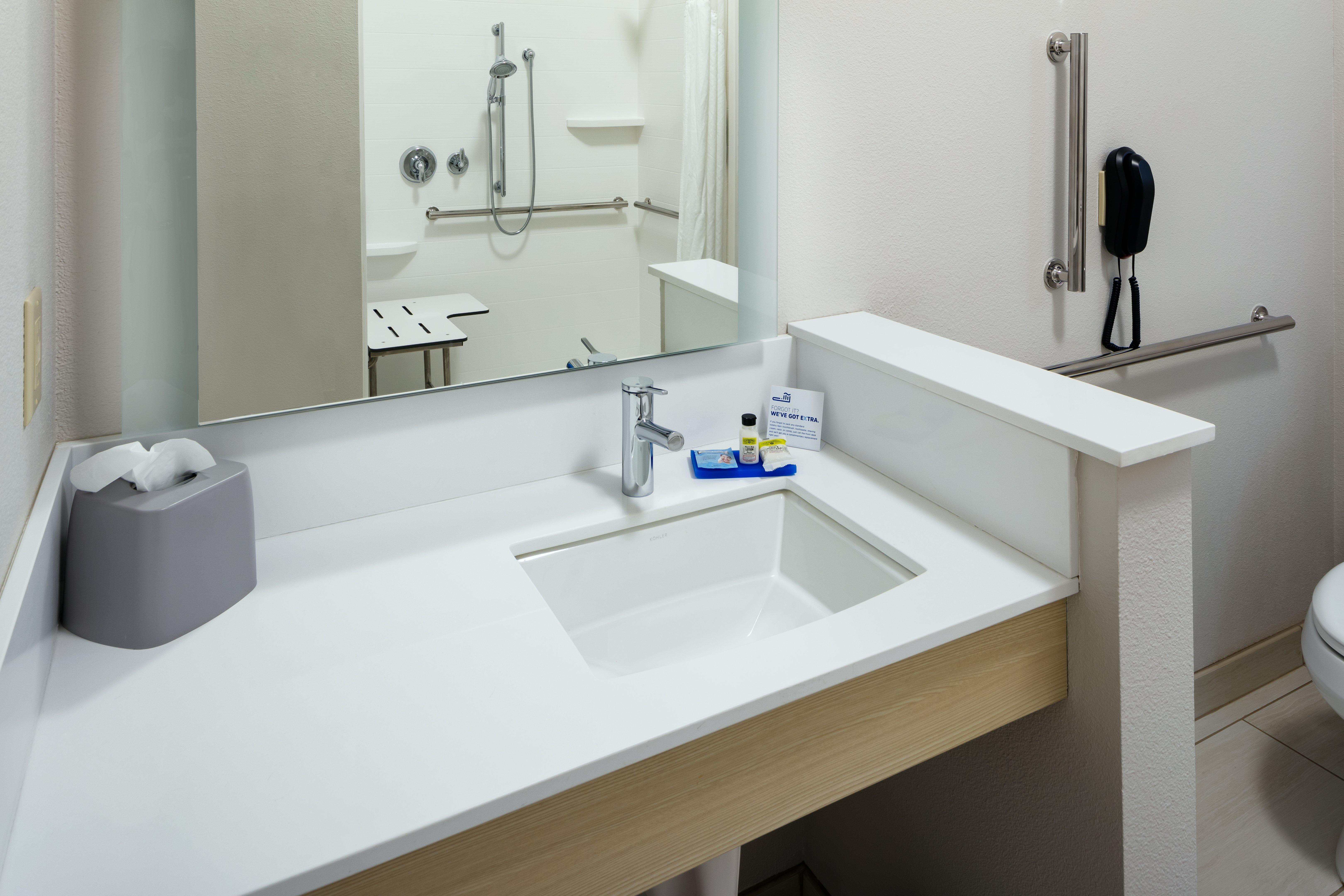 Holiday Inn Express & Suites - Medford By Ihg Exteriör bild