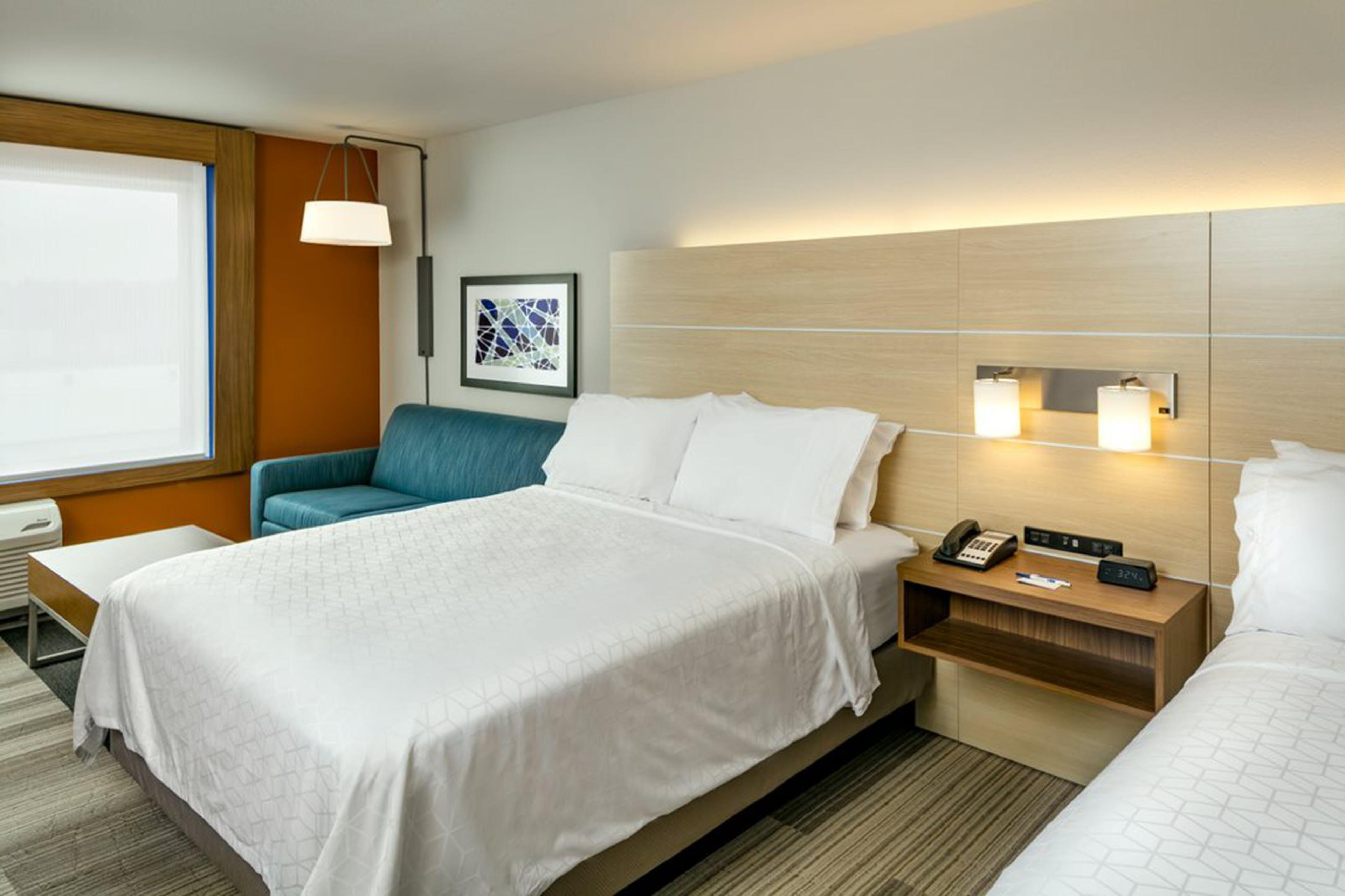 Holiday Inn Express & Suites - Medford By Ihg Exteriör bild