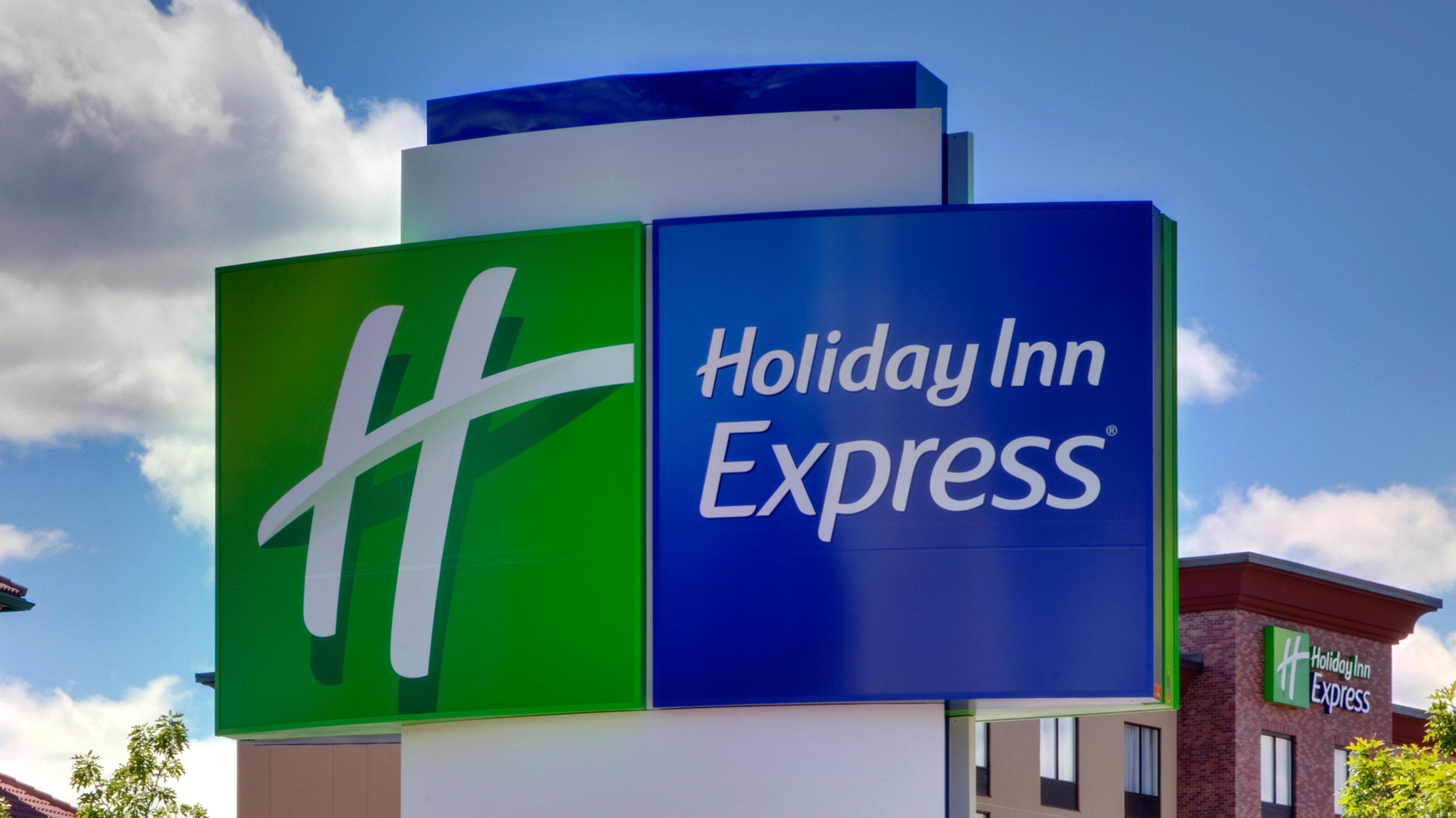 Holiday Inn Express & Suites - Medford By Ihg Exteriör bild