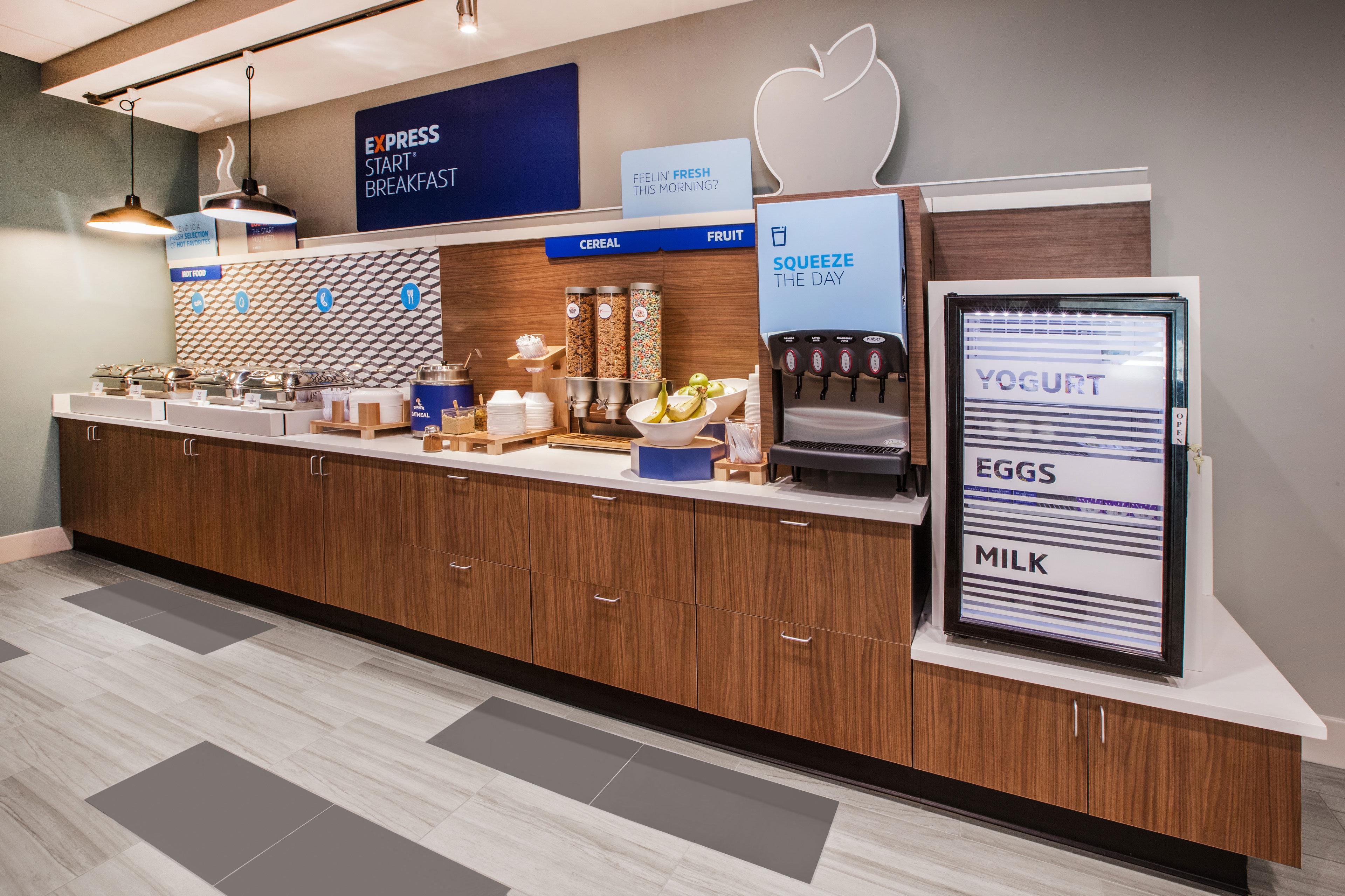 Holiday Inn Express & Suites - Medford By Ihg Exteriör bild