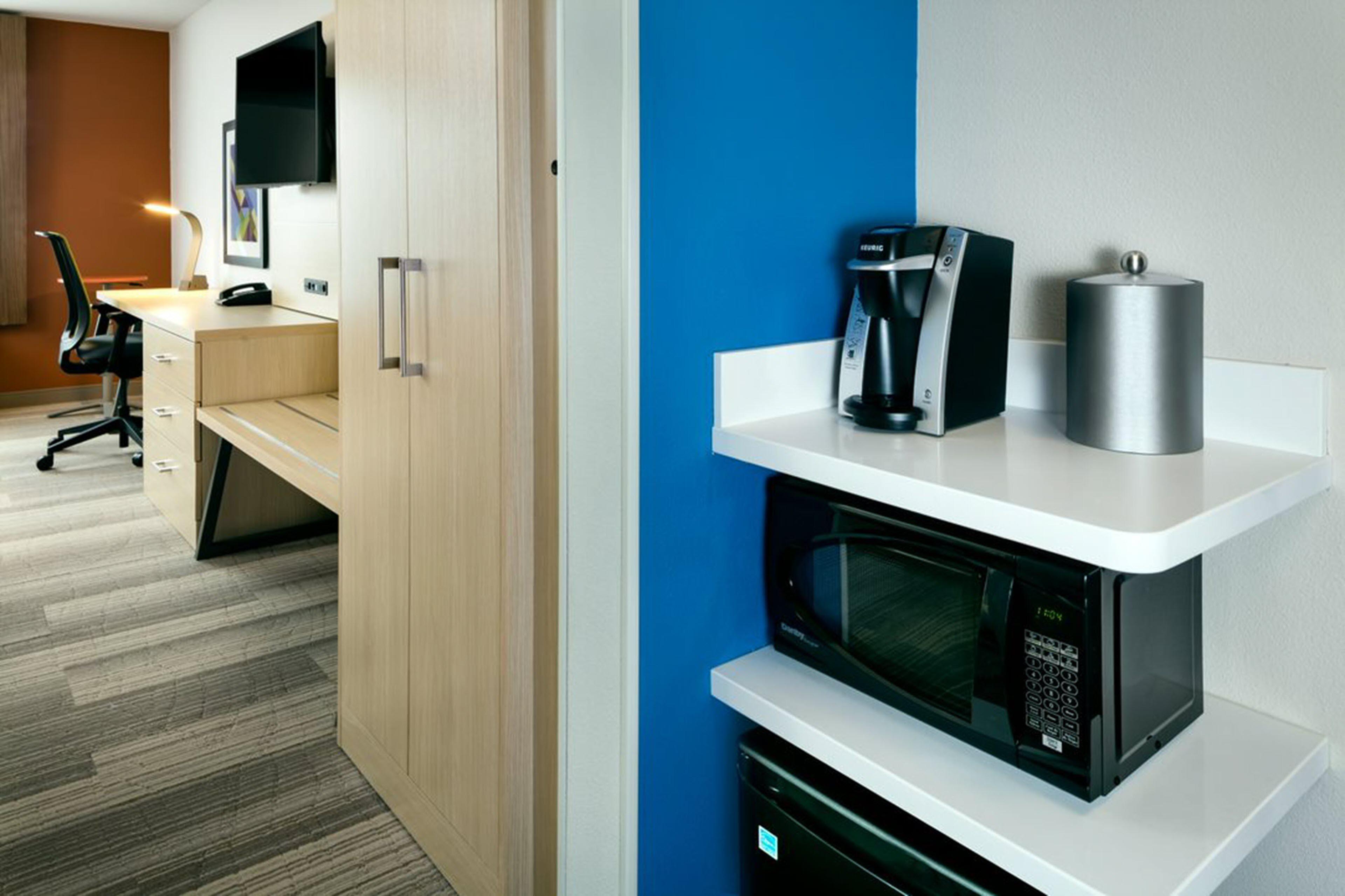 Holiday Inn Express & Suites - Medford By Ihg Exteriör bild