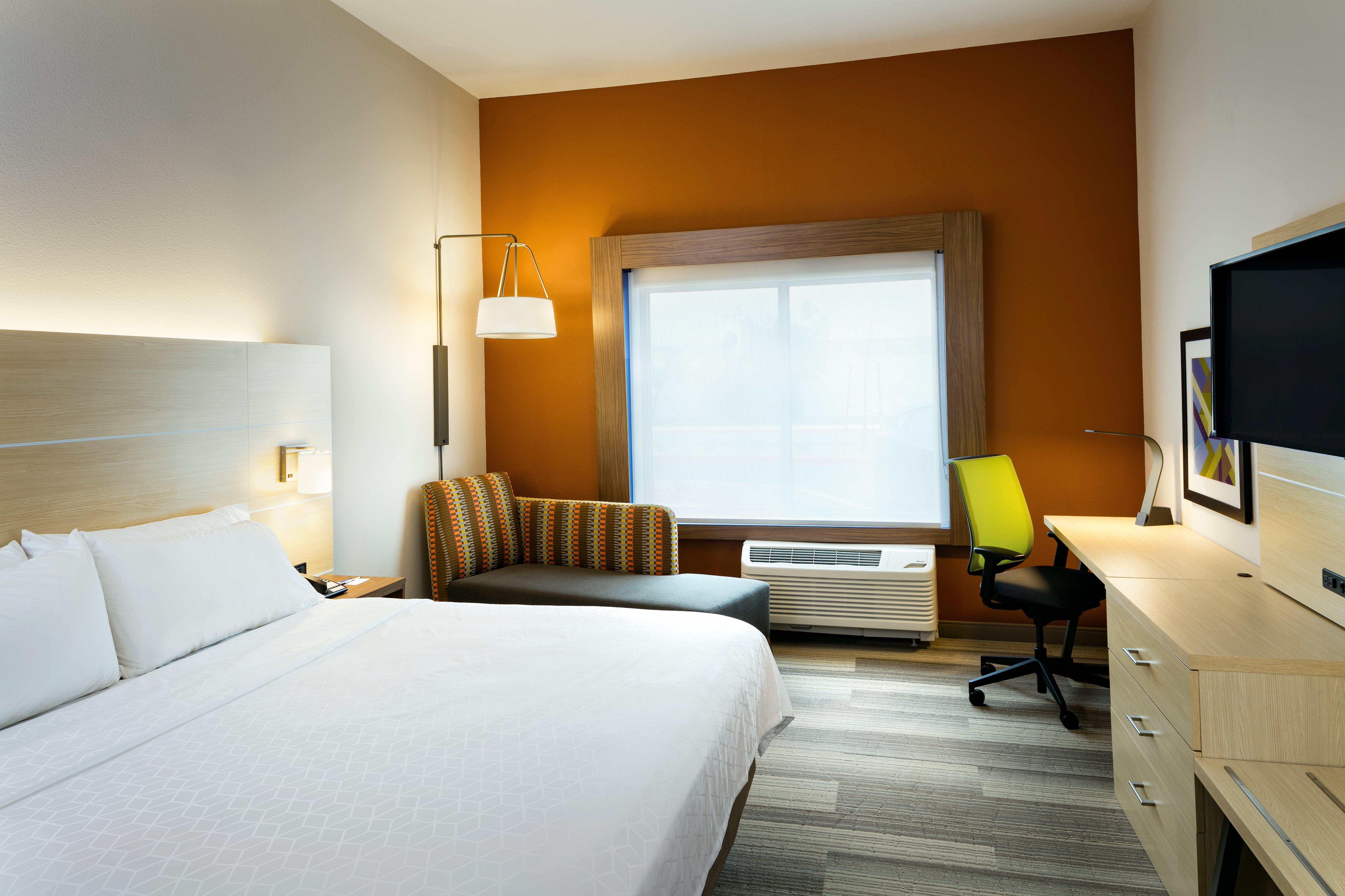 Holiday Inn Express & Suites - Medford By Ihg Exteriör bild
