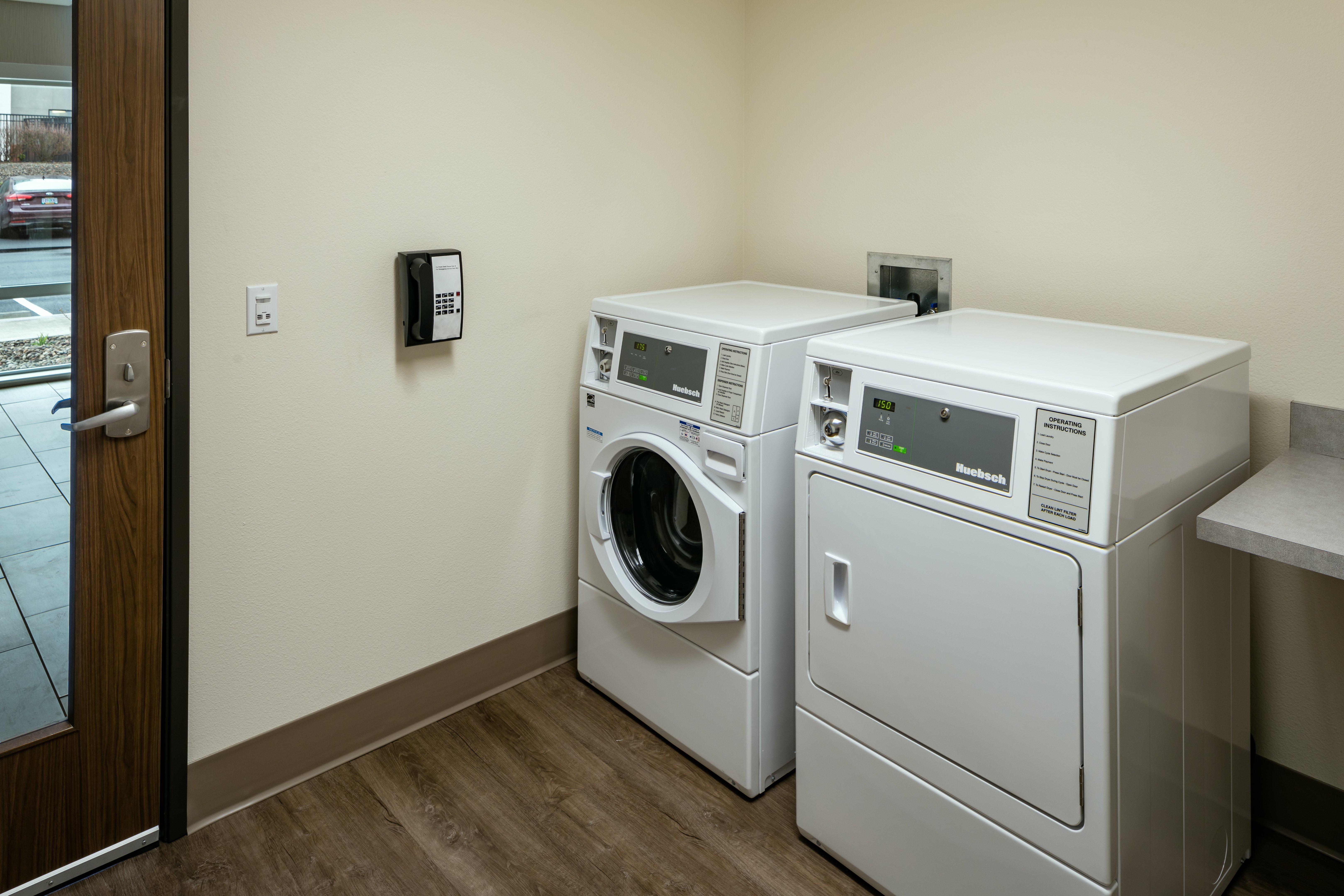 Holiday Inn Express & Suites - Medford By Ihg Exteriör bild