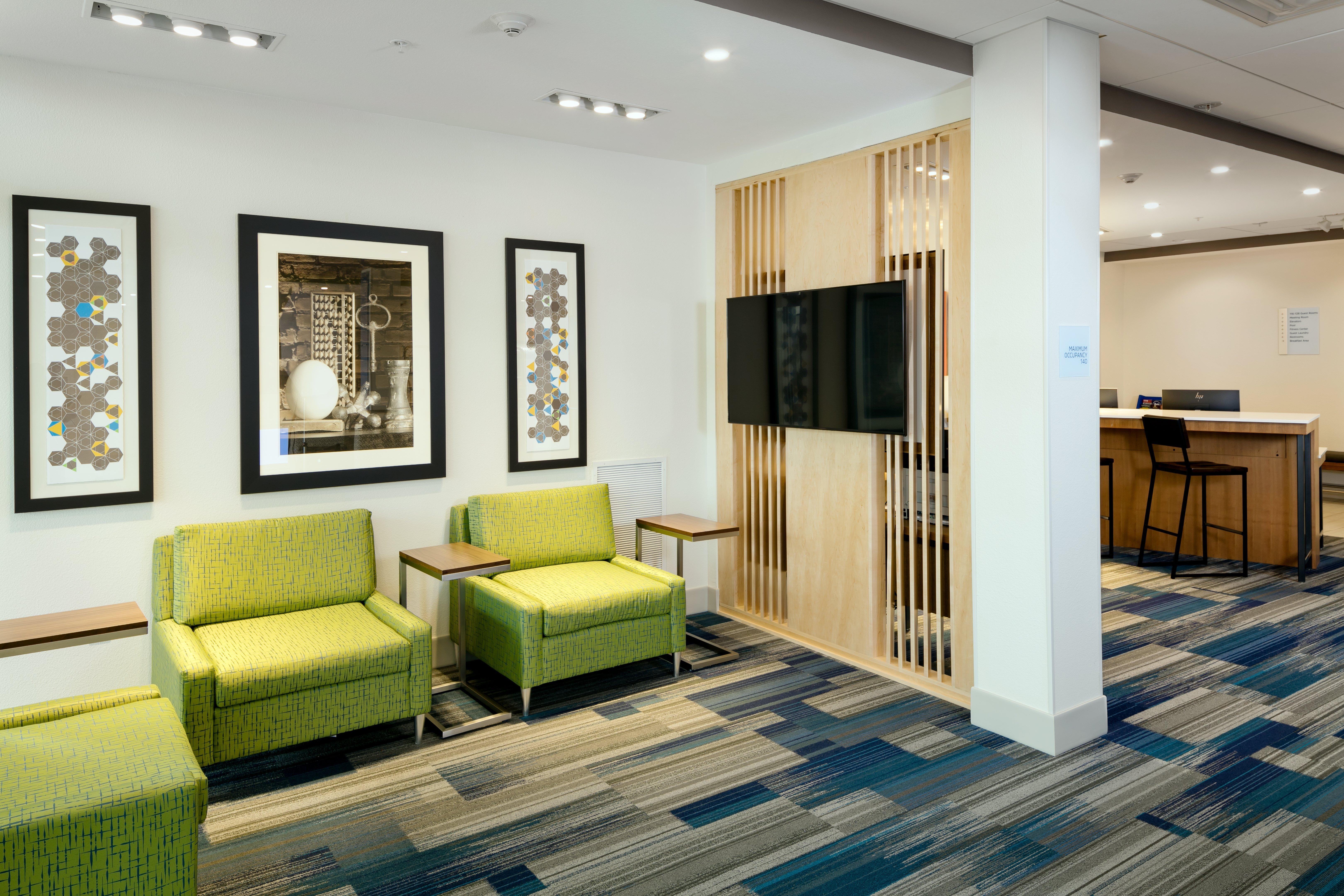 Holiday Inn Express & Suites - Medford By Ihg Exteriör bild